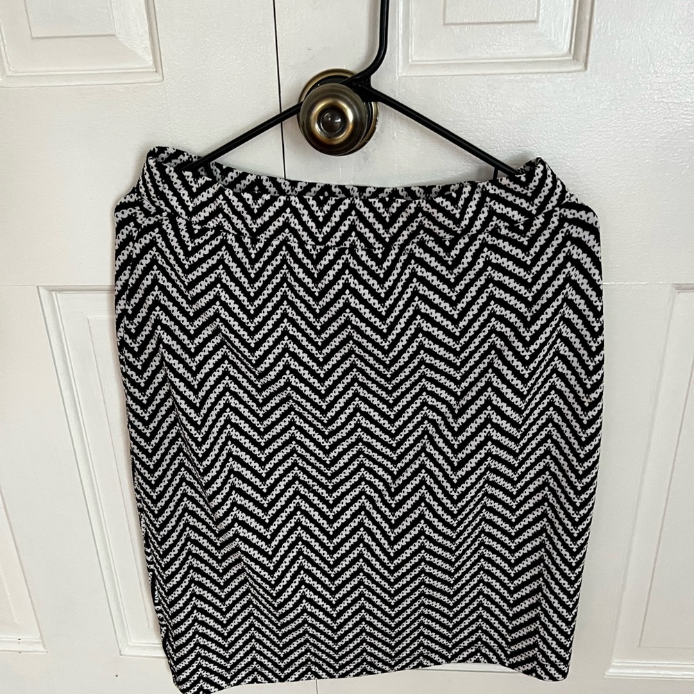 Dleione black and white skirt